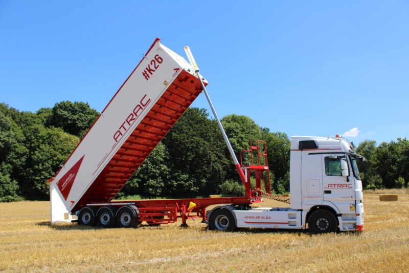 Verhuur van zelflossers en kippers voor de bouw- recyclage- en landbouwsector.